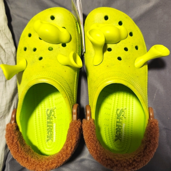 Shrek crocs womens 10/mens 8 - Picture 1 of 3